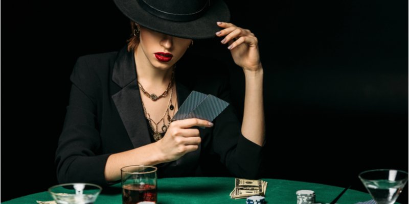 mujer poker