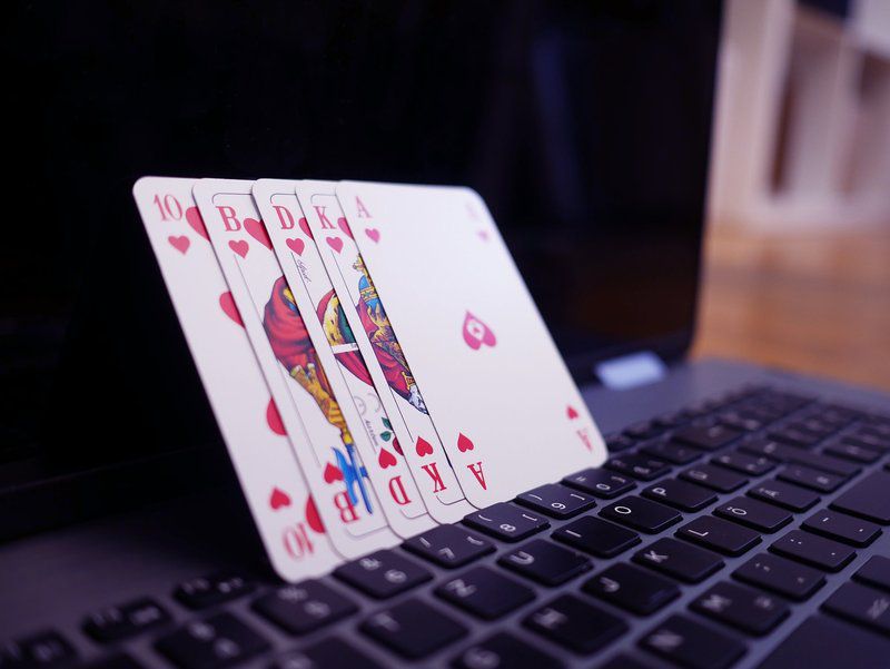 Como jogar poker online grátis