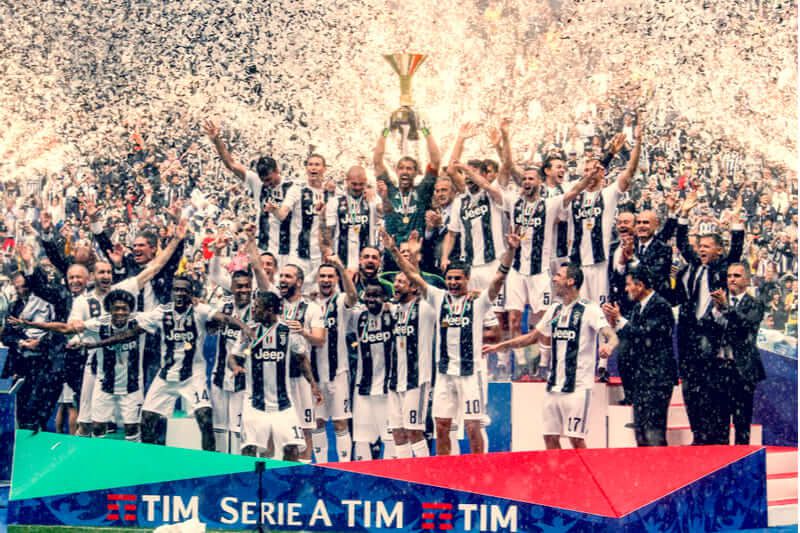 Italiano: Juventus é punida e pode ficar fora da próxima Champions