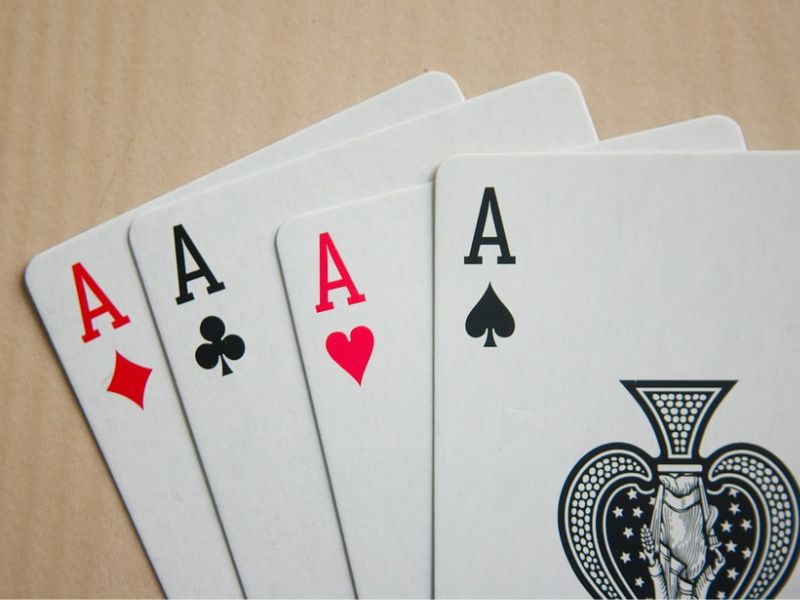 Sequência Royal Flush  Cartas de baralho, Jogo de poker, Tipo de mão