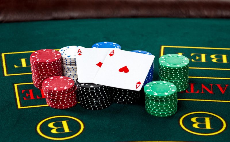 Como jogar blackjack  Regras, probabilidades e estratégias do