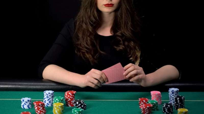 poker jugadora duda flip