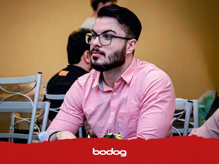 DanPlow jogador de poker com bagagem internacional