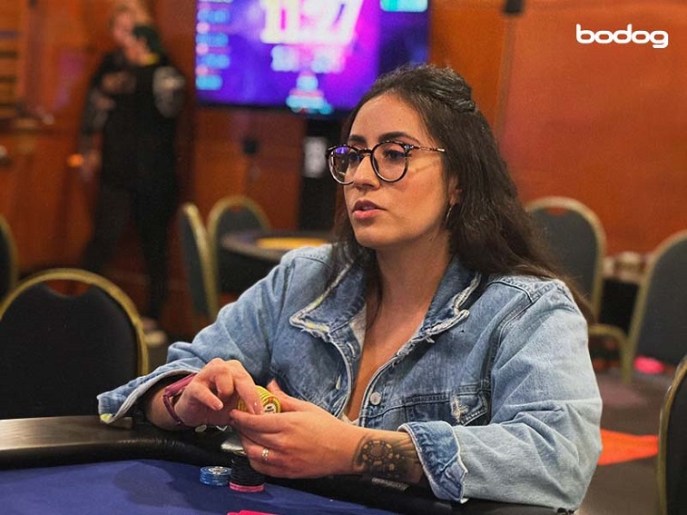 Quem é Carla Nanasmakeup Marins no mundo do poker